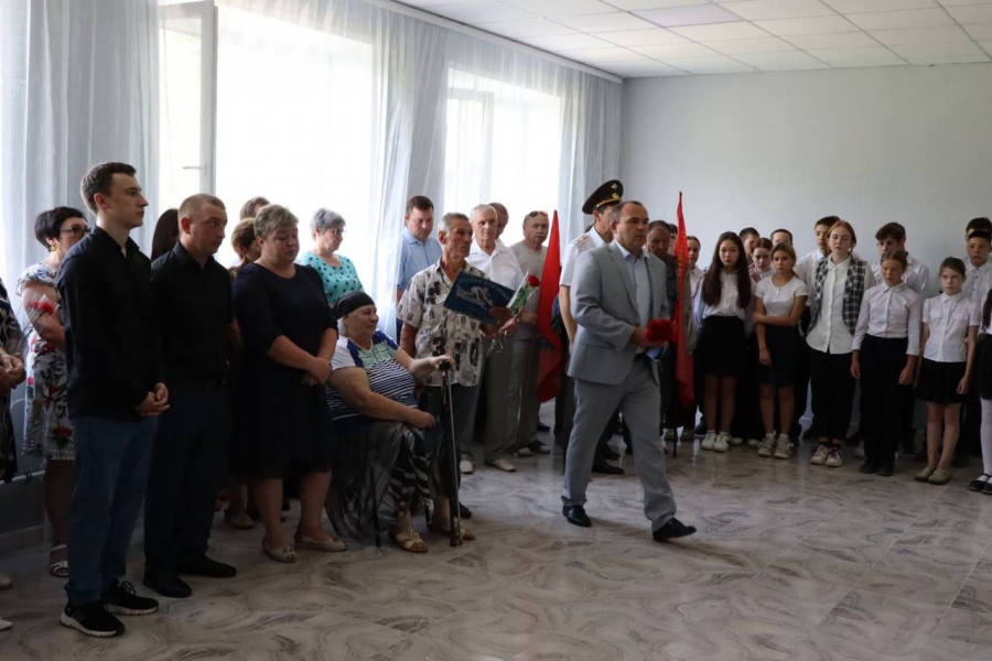 В Каменке открыли мемориальную доску погибшему в СВО Анатолию Андриенко