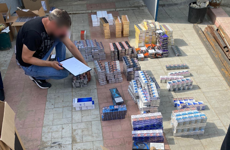 В Красноармейске полицейские выявили подпольный склад с «палеными» сигаретами