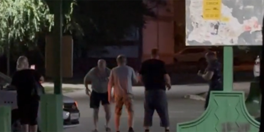 В Балакове устроили драку с таксистом из-за отсутствия детского кресла