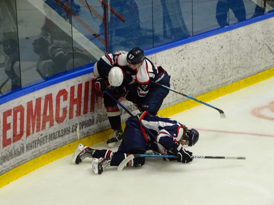 Хоккеисты МХК «Кристалл» в Саратове обыграли чемпиона
