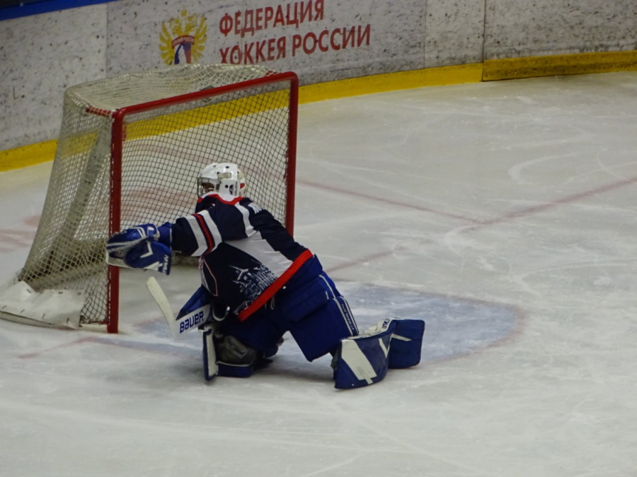 Хоккеисты МХК «Кристалл» в Саратове обыграли чемпиона