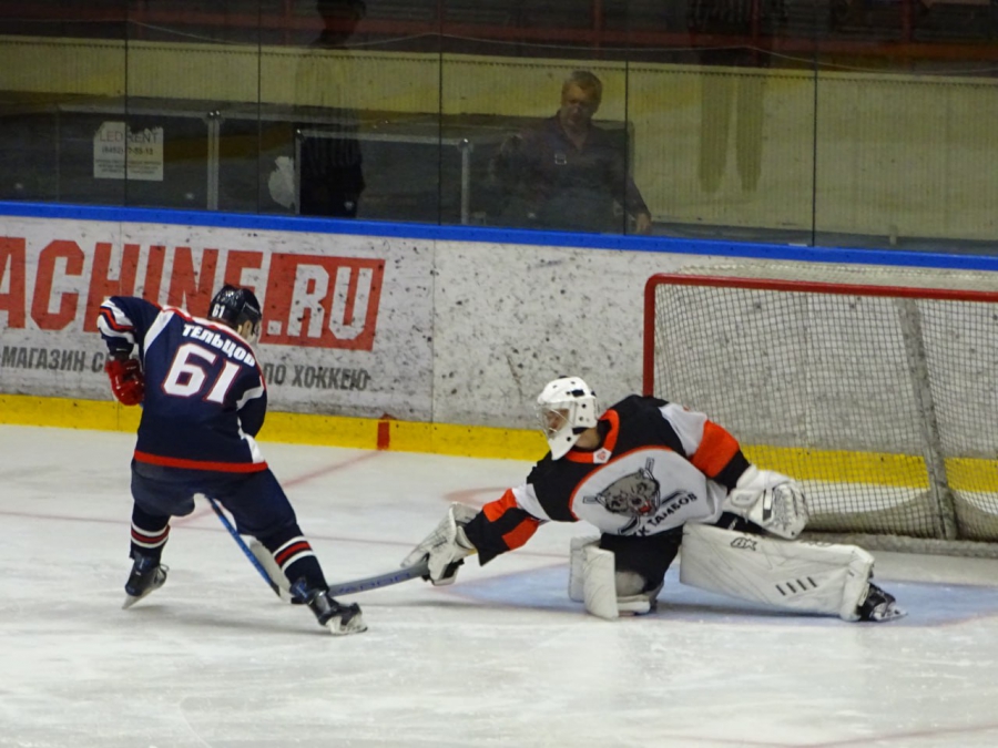 Хоккеисты МХК «Кристалл» в Саратове обыграли чемпиона