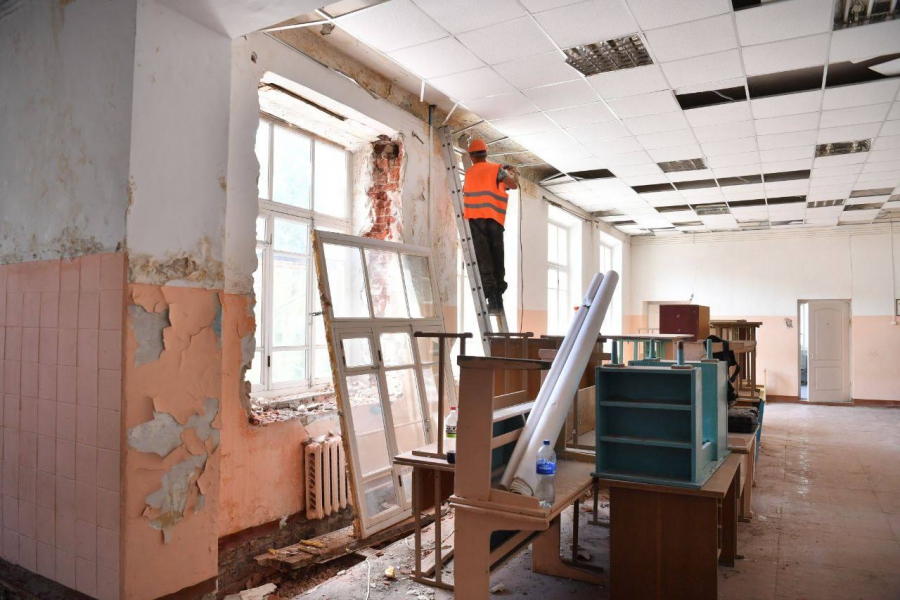 В Саратове школу №2 закрыли на капремонт. Учеников перевели в другое здание