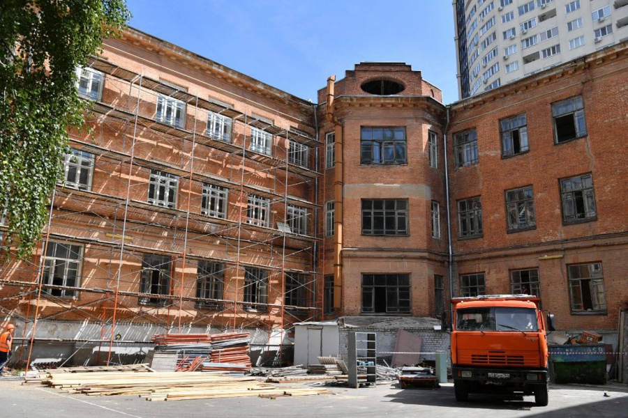 В Саратове школу №2 закрыли на капремонт. Учеников перевели в другое здание