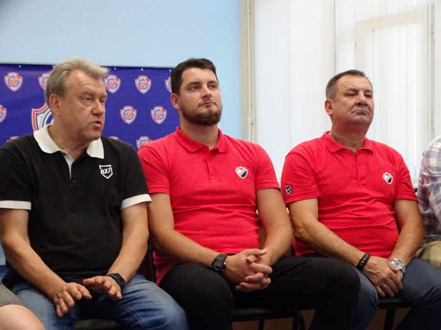 «Кристалл» отремонтировал Ледовый и создал новую команду