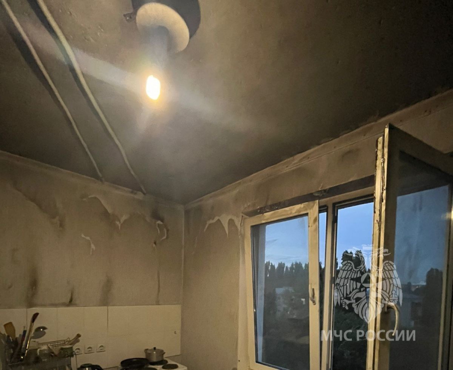 В Заводском районе в 10-этажном доме загорелся натяжной потолок