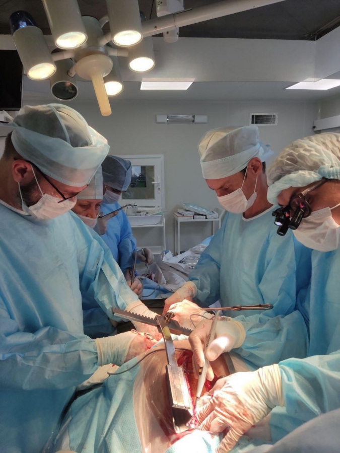 В Саратове врачи провели одновременно две операции и спасли мужчину от инфаркта