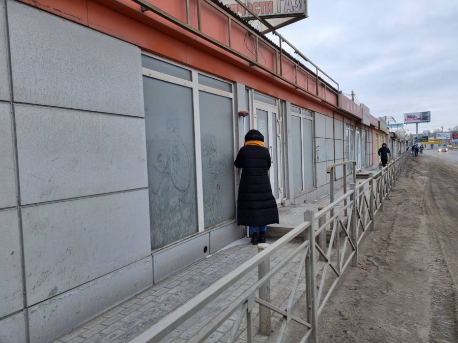 На выезде из Саратова демонтируют самовольные торговые объекты