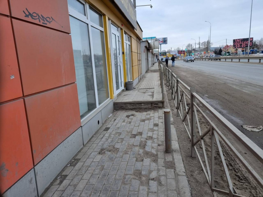 На выезде из Саратова демонтируют самовольные торговые объекты