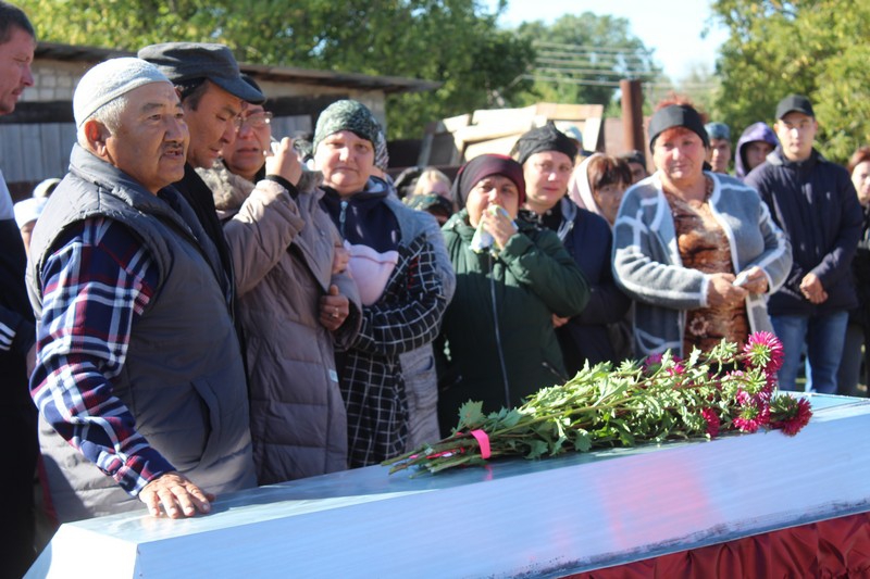Жители Красноармейского района простились с погибшим на СВО старшим поваром