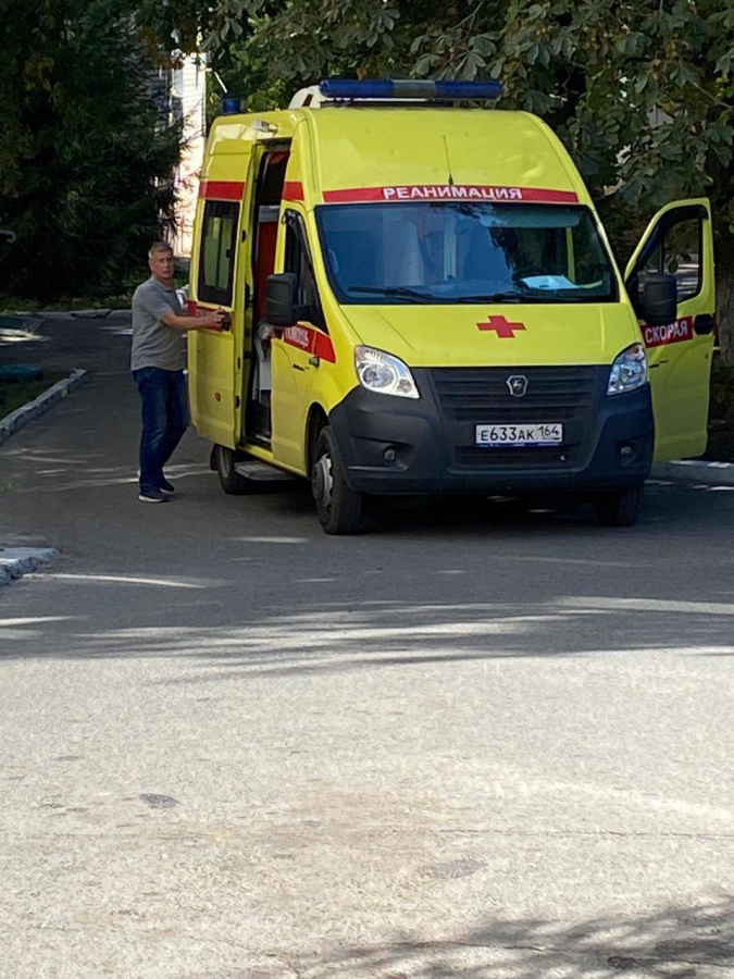 Санавиация доставила в Саратов выпавшего из окна ребенка и пострадавшую в ДТП