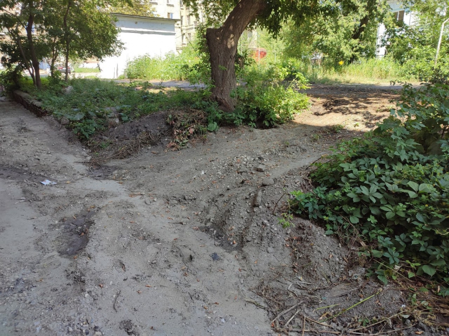 На Орджоникидзе жильцы пожаловались на разрушения после «благоустройства» двора