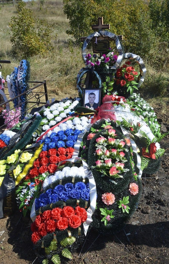 Жители Базарного Карабулака простились с погибшим на СВО Владимиром Долныкиным