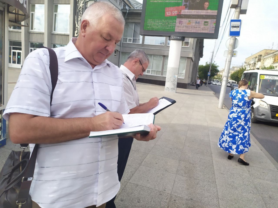 В Саратове проверяющие 30 минут не могли дождаться автобуса №90