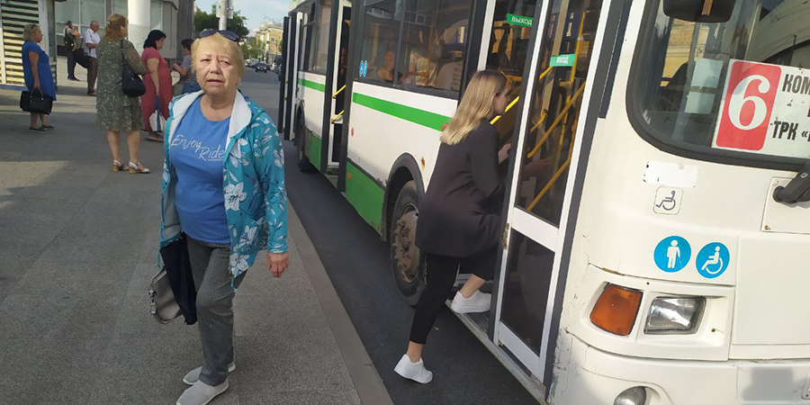 В Саратове проверяющие 30 минут не могли дождаться автобуса №90