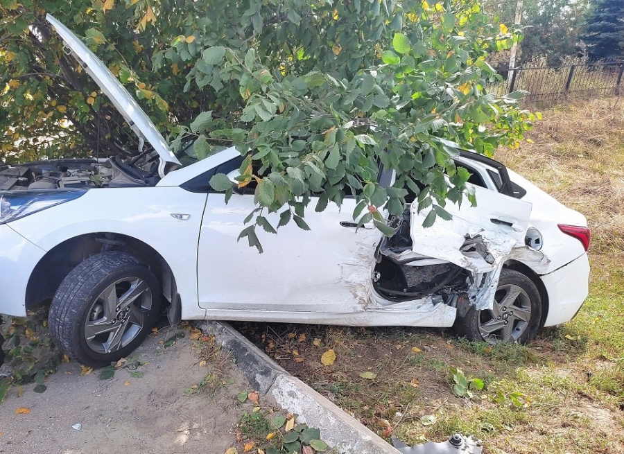 На Энтузиастов водитель «Гранты» попал в больницу после ДТП с «КамАЗом»