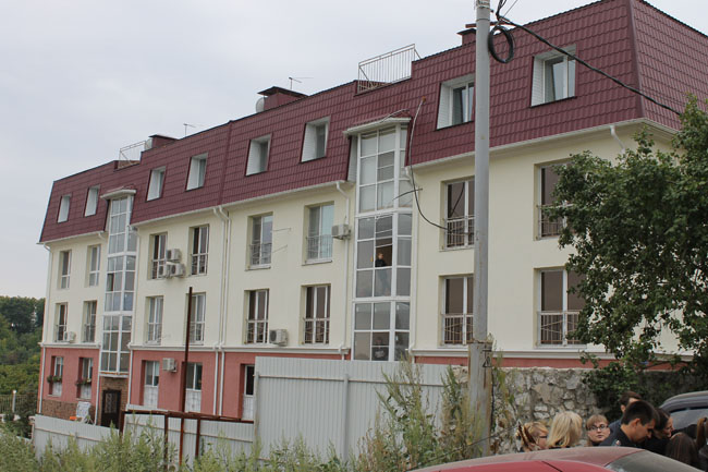 В противостоянии приставов и жильцов таунхаусов пролилась кровь