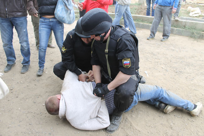 В противостоянии приставов и жильцов таунхаусов пролилась кровь