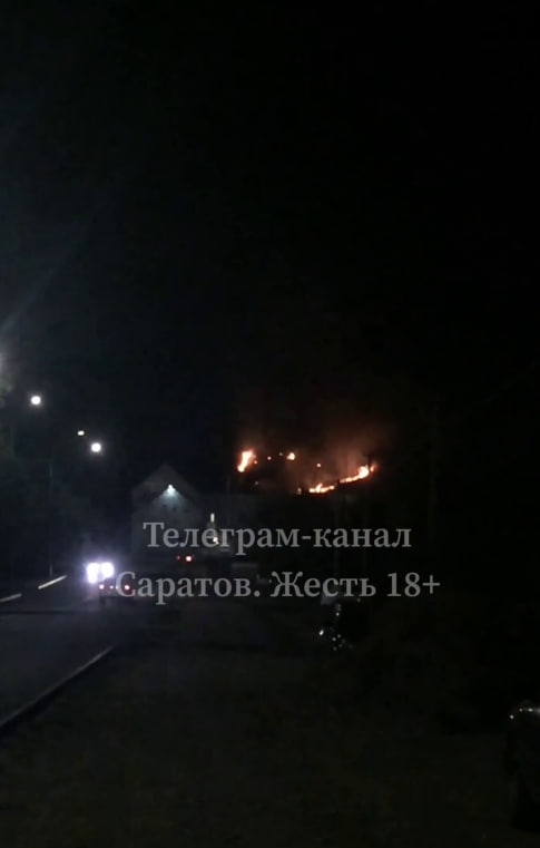 Ночью на Алтынной горе пожарные тушили траву на 250 «квадратов»