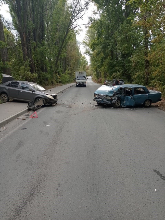 В Заводском районе при лобовом столкновении легковушек пострадали 2 пассажира