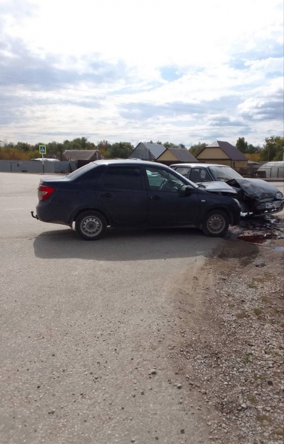 В Заводском районе при лобовом столкновении легковушек пострадали 2 пассажира
