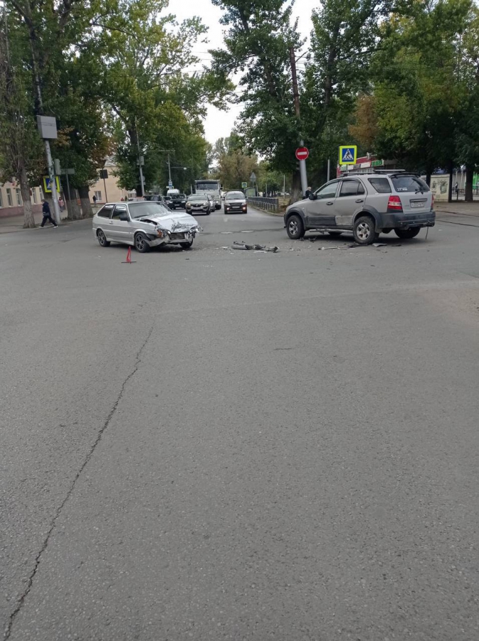 На Энтузиастов водитель «Лады» попал в больницу после ДТП с «Киа»