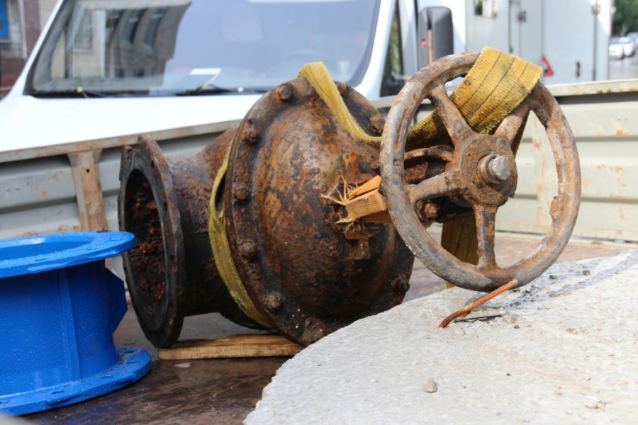 Мокроусова: Устранить крупную аварию на водопроводе на Рахова должны к 20.00