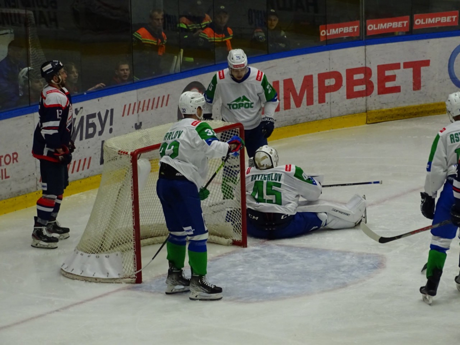 «Кристалл» уступил «Торосу» в домашнем матче