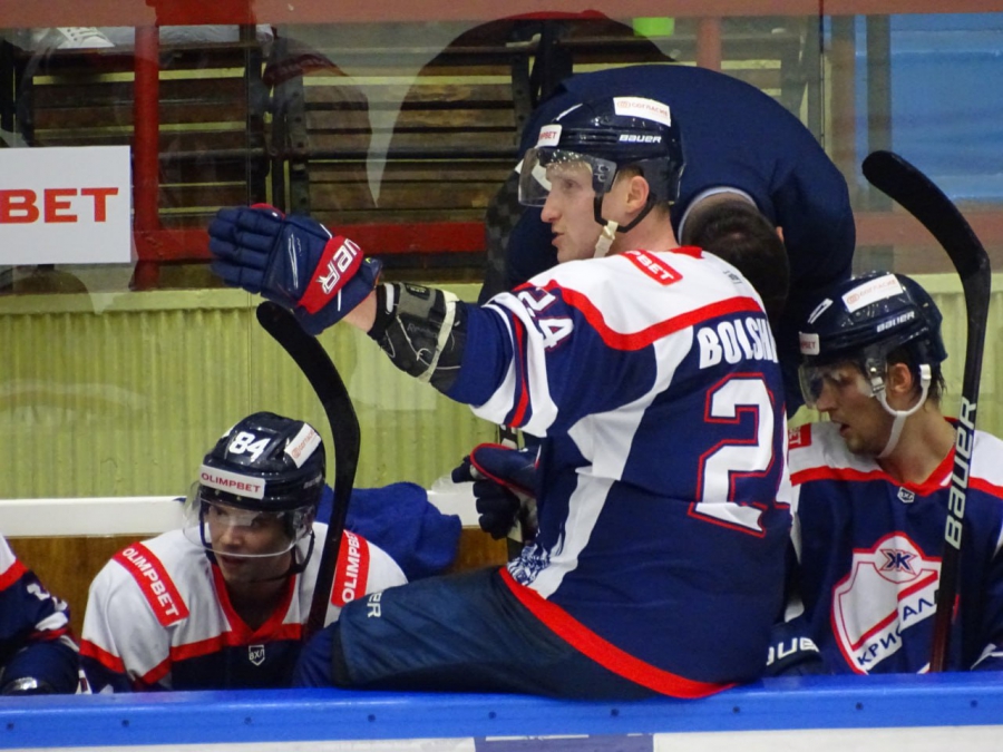 «Кристалл» уступил «Торосу» в домашнем матче