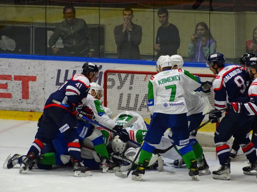 «Кристалл» уступил «Торосу» в домашнем матче