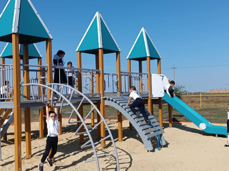 В селе Варфоломеевка открыли детскую площадку за 1,4 млн рублей