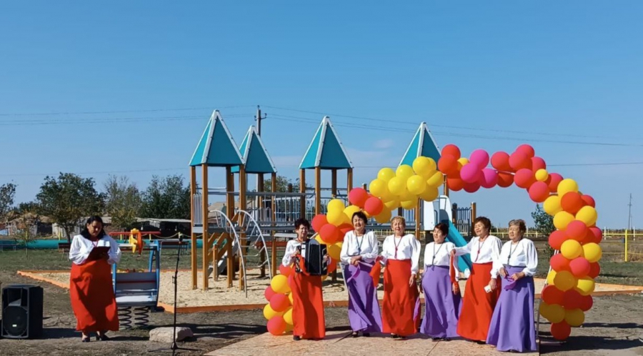 В селе Варфоломеевка открыли детскую площадку за 1,4 млн рублей