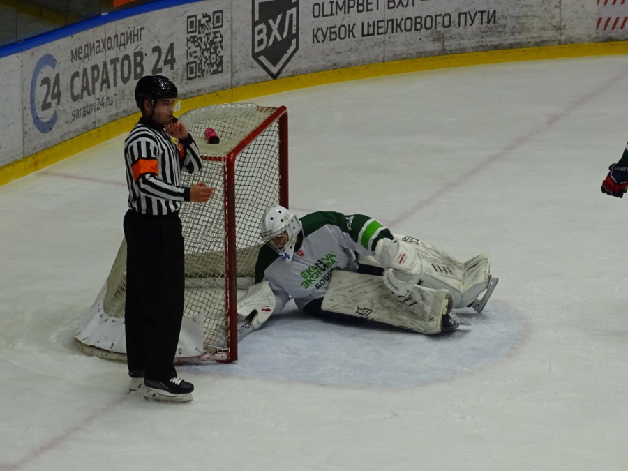 В Саратове хоккеисты на первенстве НМХЛ забросили друг другу 12 шайб