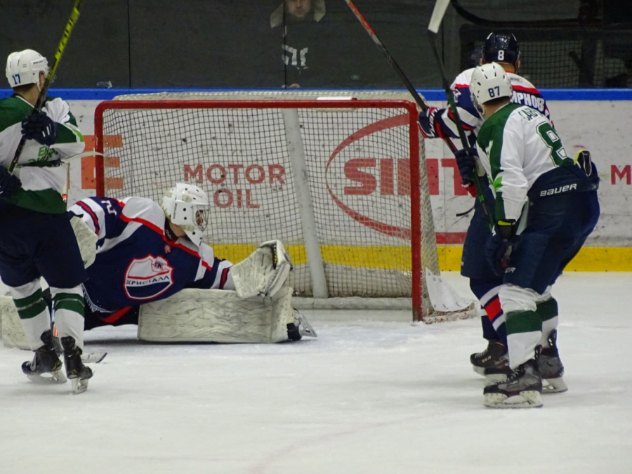 В Саратове хоккеисты на первенстве НМХЛ забросили друг другу 12 шайб