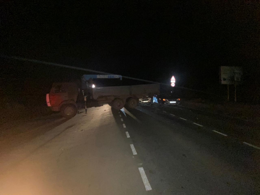 В Дубках в ДТП с «КамАЗом» пострадала женщина