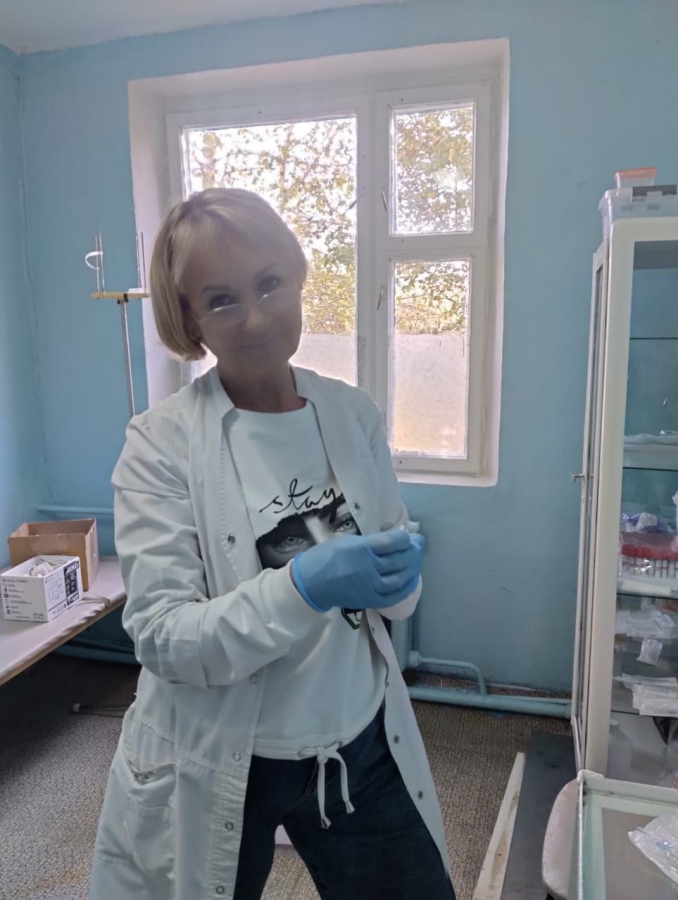 Под Аткарском сельчанка обучилась на медсестру в помощь единственному фельдшеру