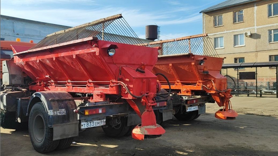 В Энгельсе службе благоустройства дадут повышенную зарплату и новую технику