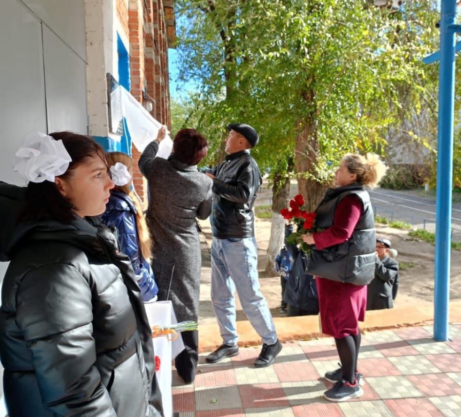 В Березовке открыли мемориальную доску погибшему в СВО Алешеру Голушко