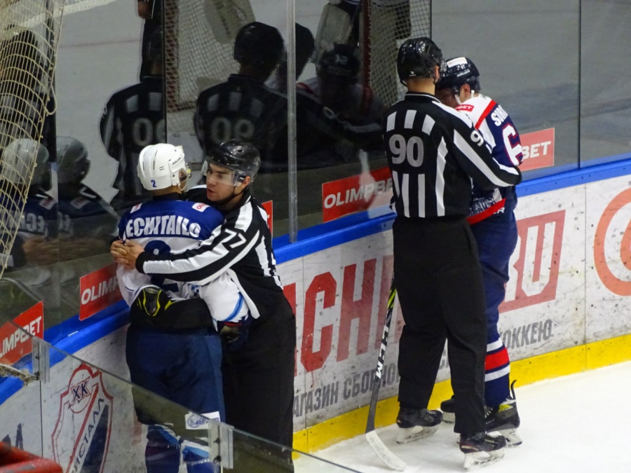 «Кристалл» дома победил «Динамо-Алтай»