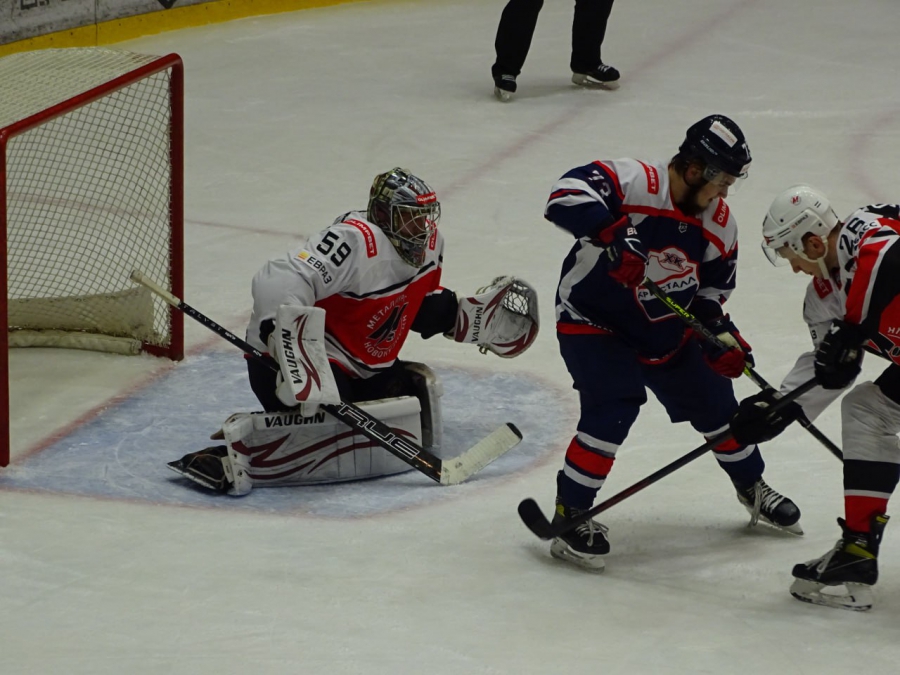 «Кристалл» проиграл дома «Металлургу»