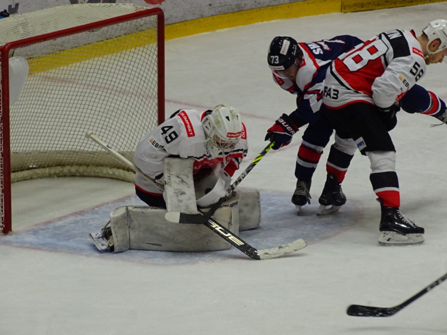 «Кристалл» проиграл дома «Металлургу»