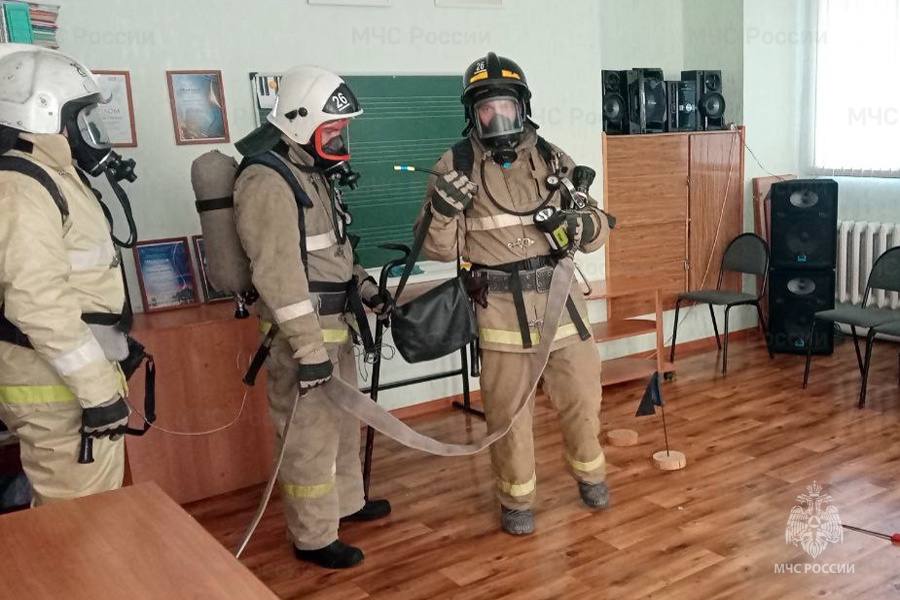 В Вольске пожарные эвакуировали детскую школу искусств