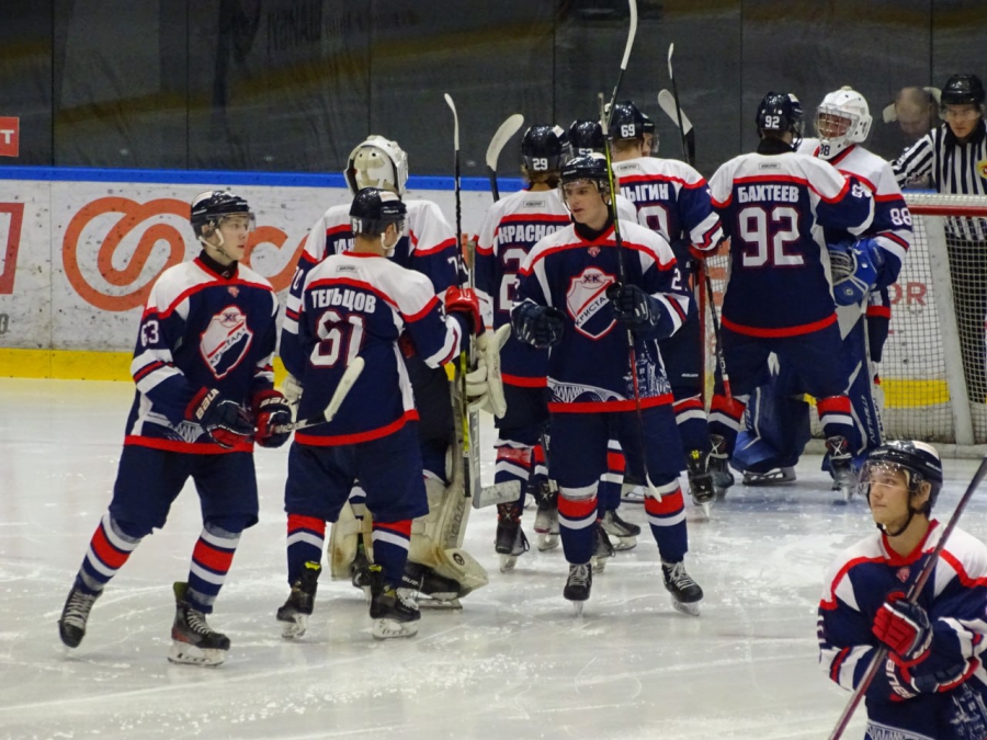 Кровь на льду и 6 голов: молодежка «Кристалла» на своем льду обыграла «Протон»