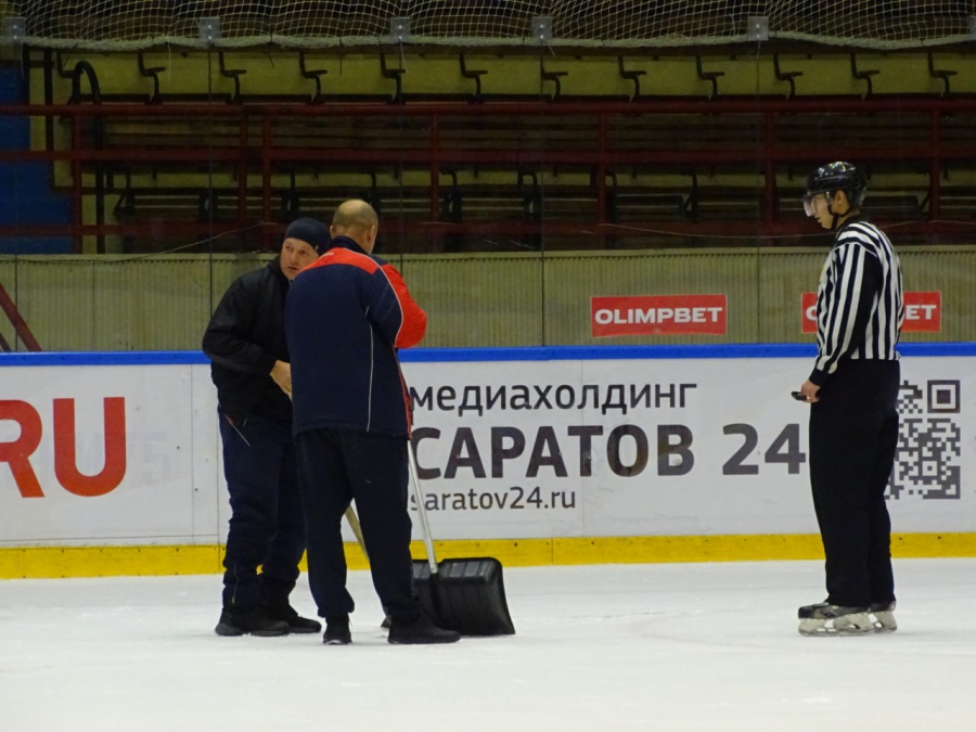 Кровь на льду и 6 голов: молодежка «Кристалла» на своем льду обыграла «Протон»