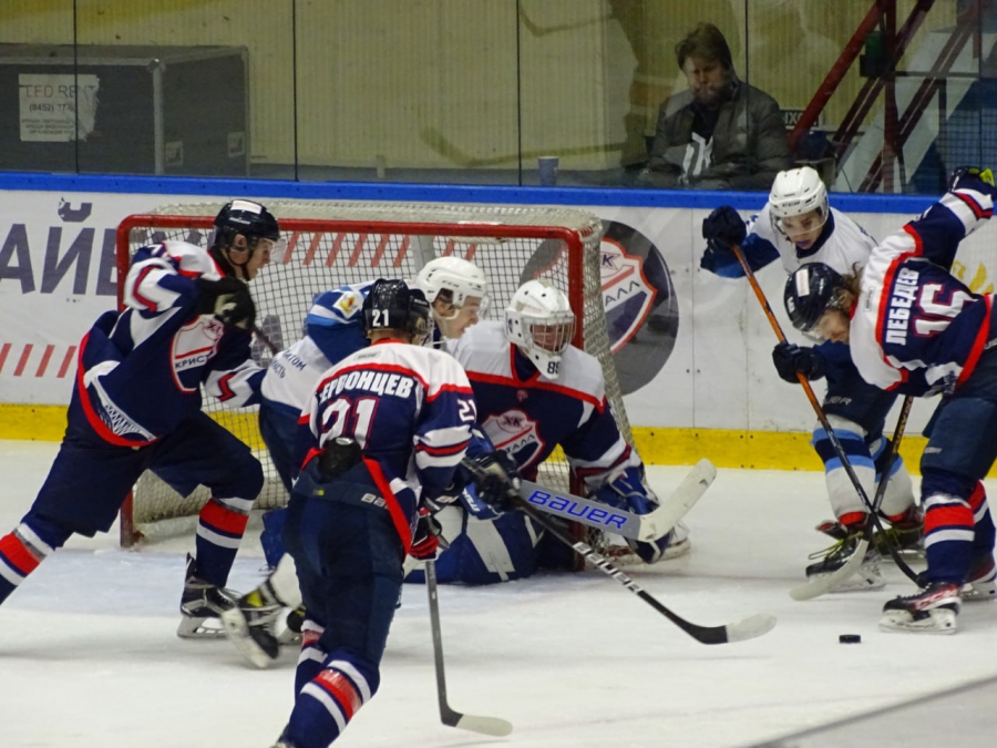 Кровь на льду и 6 голов: молодежка «Кристалла» на своем льду обыграла «Протон»