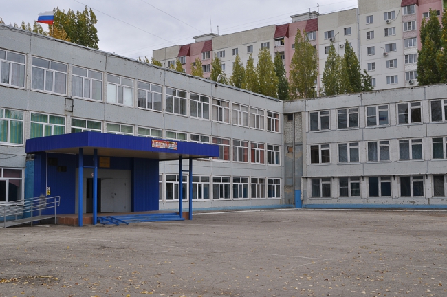 Глава Саратова подарил Дому творчества два цифровых пианино