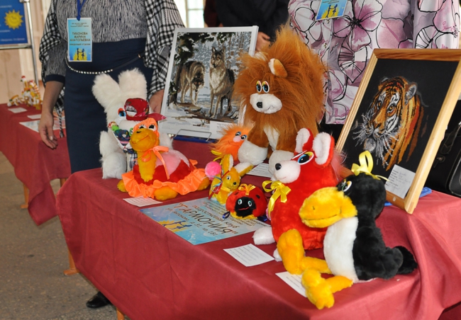 Глава Саратова подарил Дому творчества два цифровых пианино