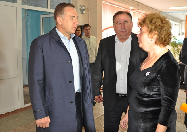 Глава Саратова подарил Дому творчества два цифровых пианино