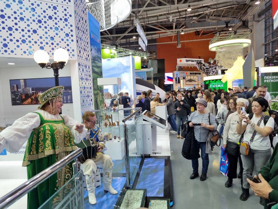 Делегация из Саратова представила свой стенд на международной выставке в Москве
