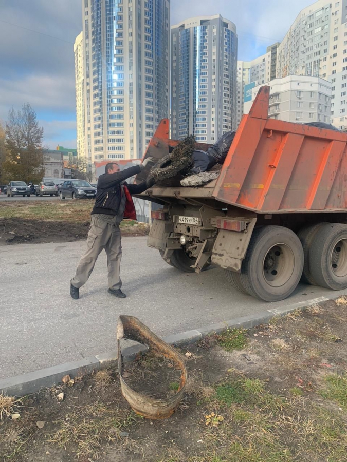 На Новой Набережной с берега Волги собрали 3 тонны крупногабаритного мусора